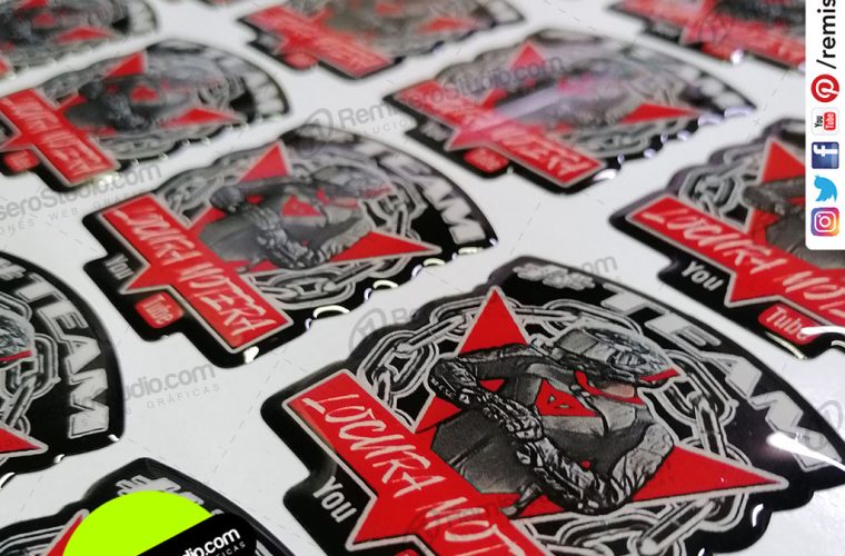 Stickers Resinados Para motos (Resina UV Flexible) Personalizados, fuerte adhesivo y resistenta a exteriores.